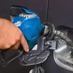 پیٹرول پر ایک لیٹر کتنے روپے ٹیکس وصول کیے جا رہے ہیں ؟حیران کن باتیں